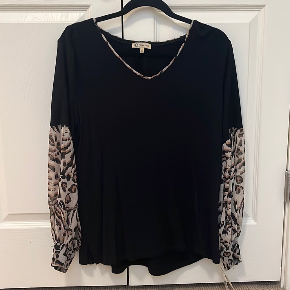 Black jersey shirt with animal print sleeves